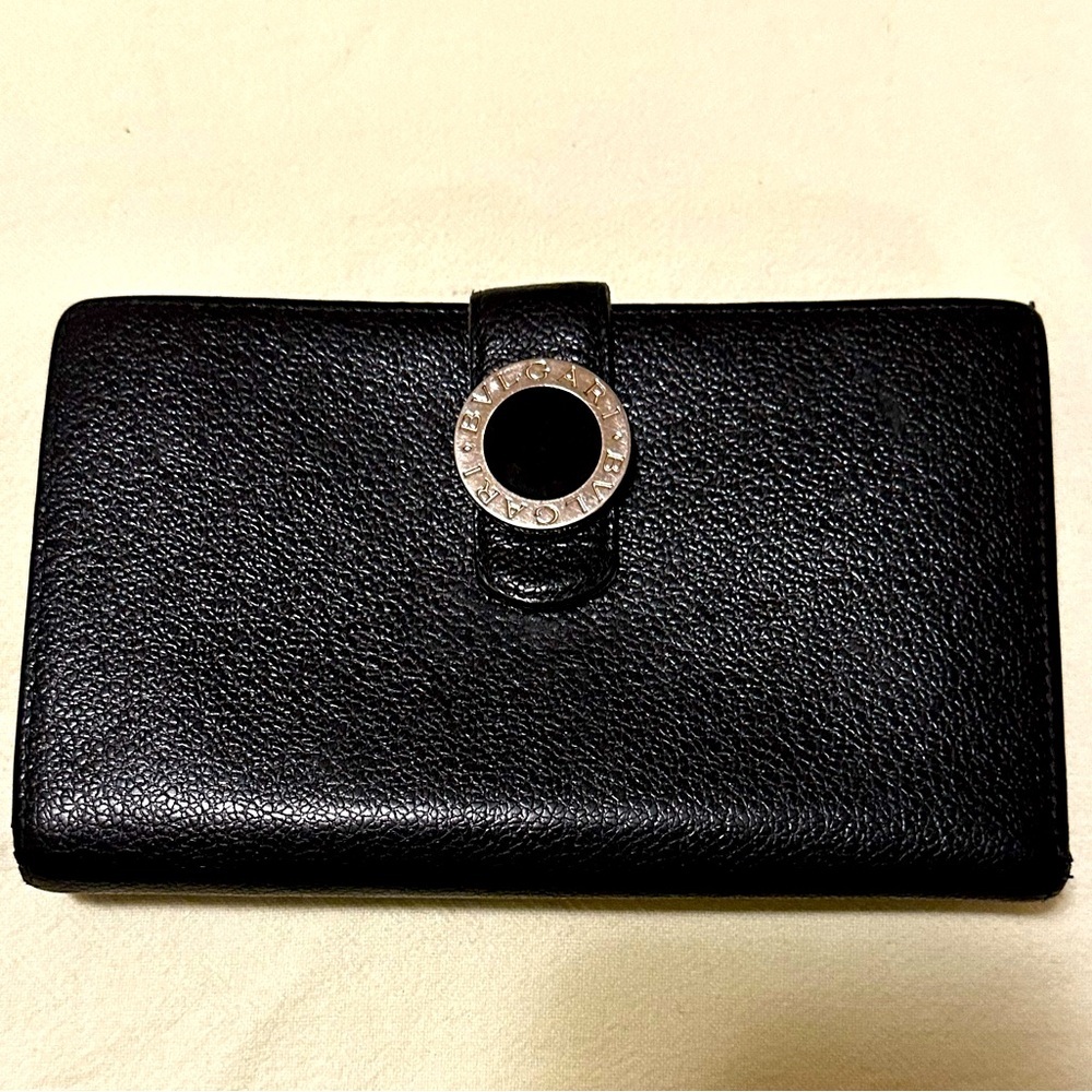 BVLGARI black leather wallet. GUC. Snap and zippers work. 8 credit card slots - Picture 15 of 16
